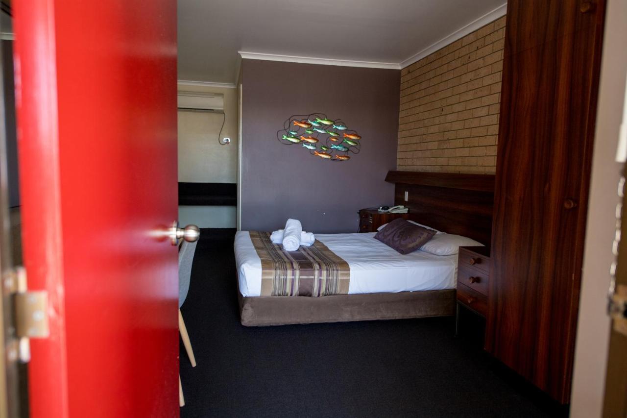 Sarina Motor Inn Dış mekan fotoğraf