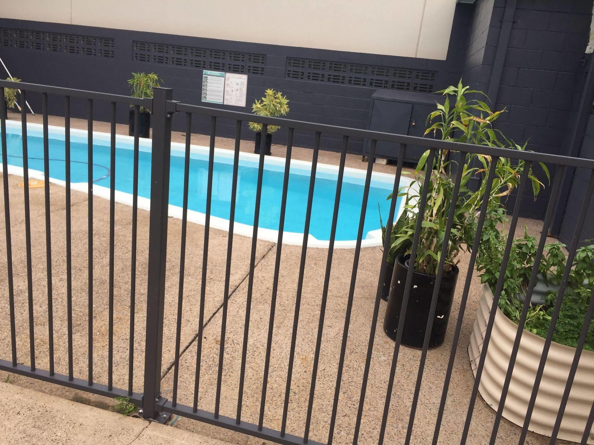 Sarina Motor Inn Dış mekan fotoğraf