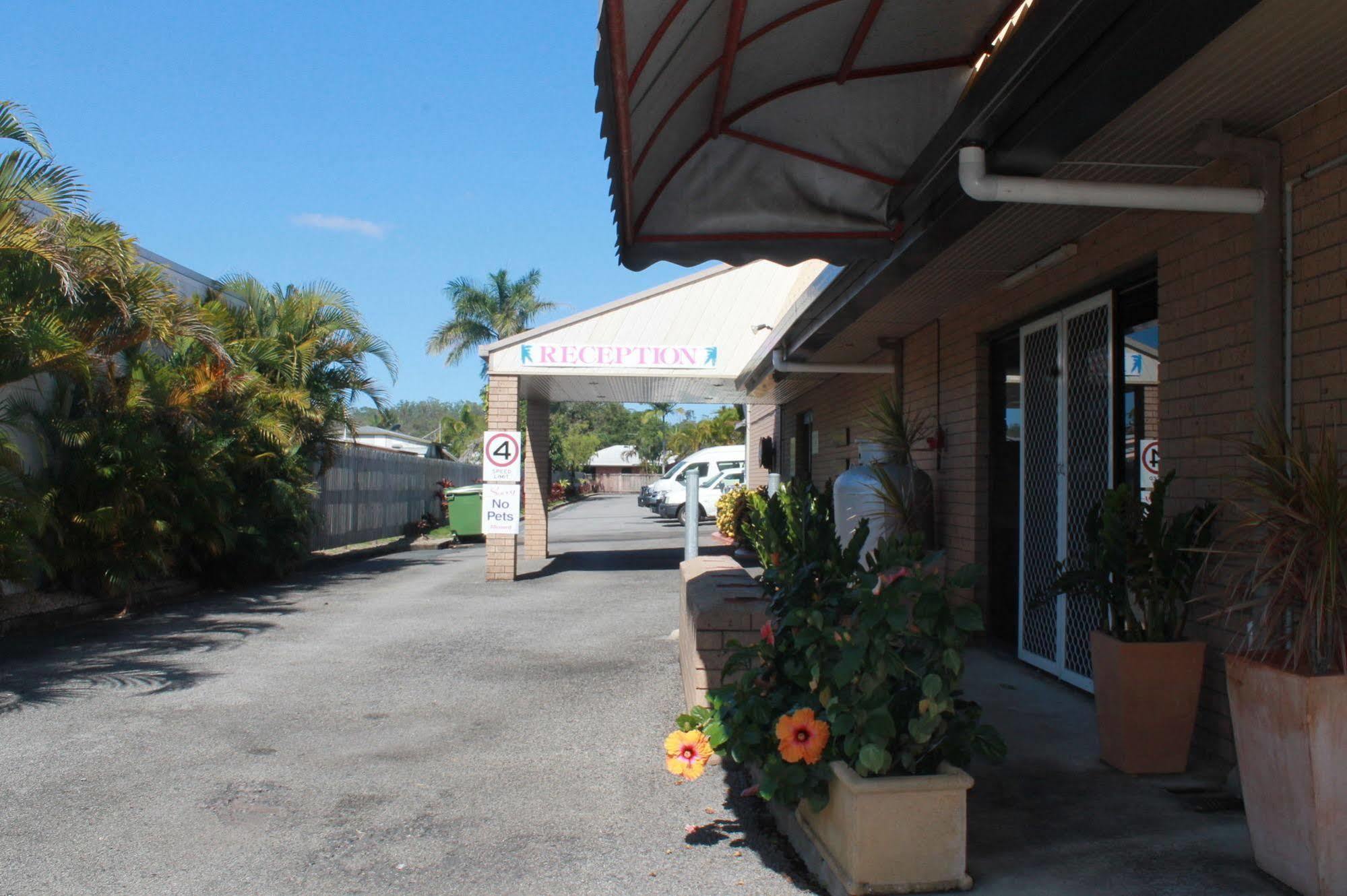Sarina Motor Inn Dış mekan fotoğraf