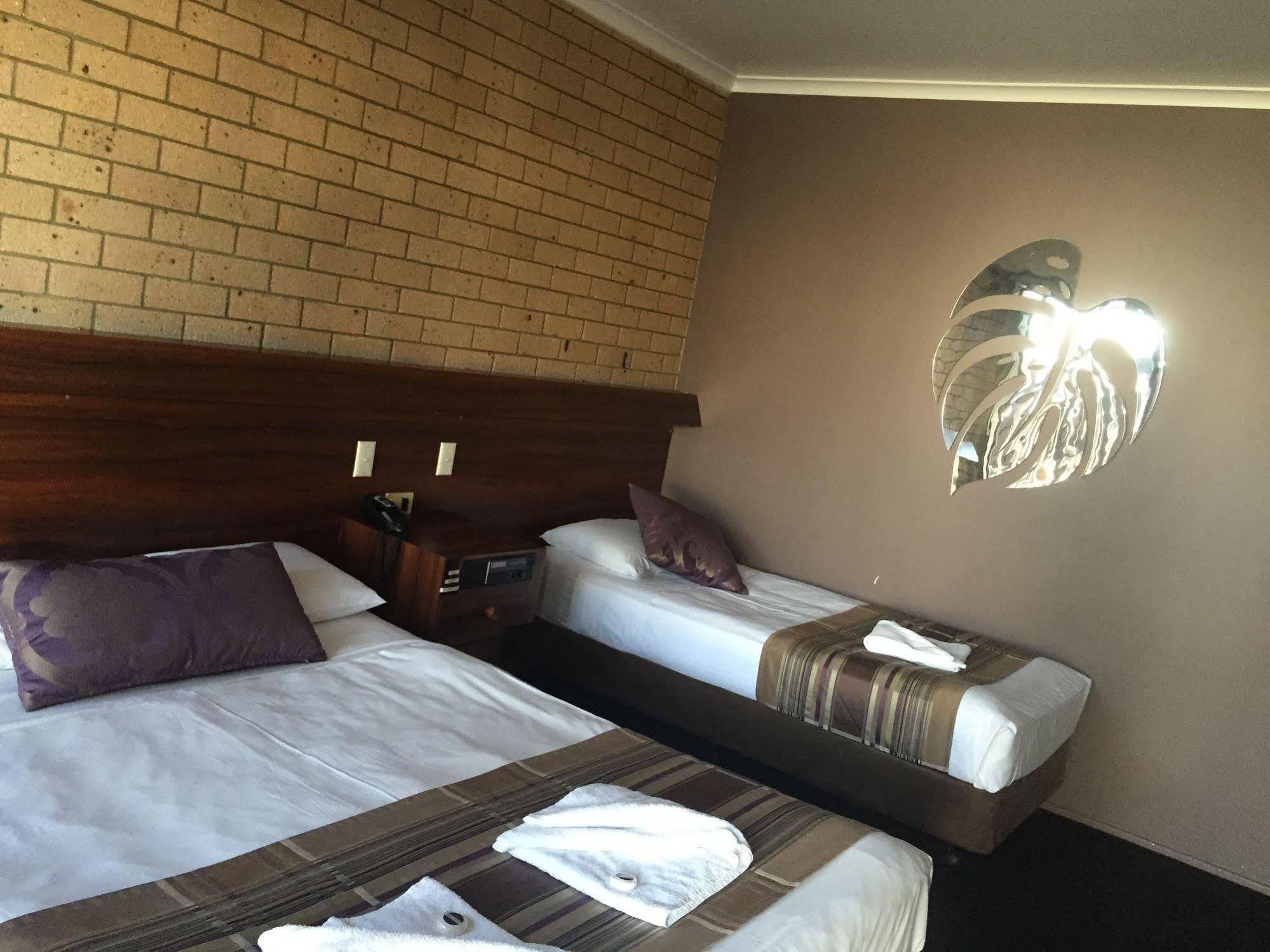 Sarina Motor Inn Dış mekan fotoğraf