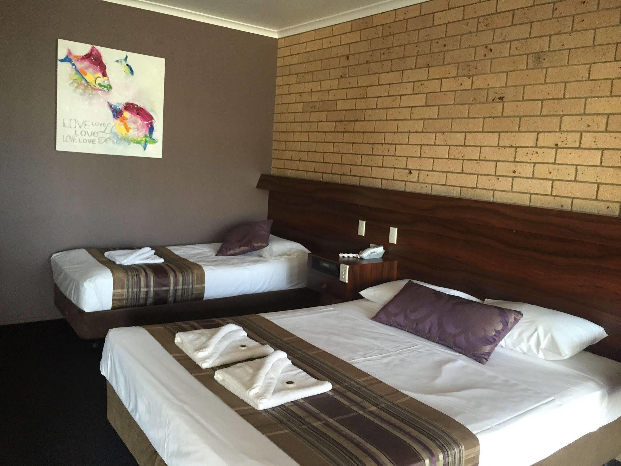 Sarina Motor Inn Dış mekan fotoğraf